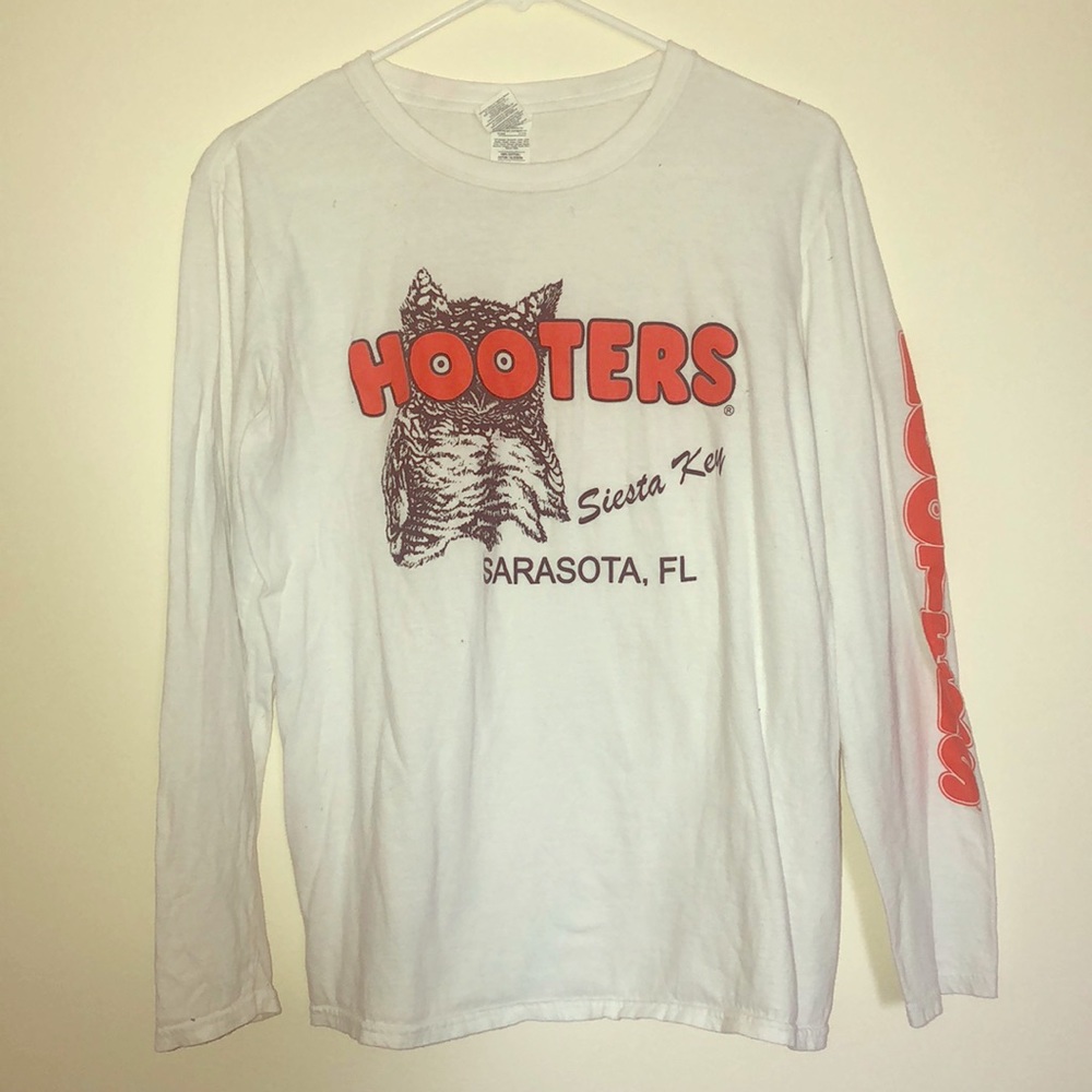 Hooters long sleeve tee